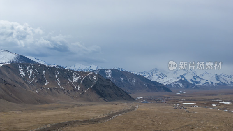 航拍新疆瓦罕走廊帕米尔高原雪山