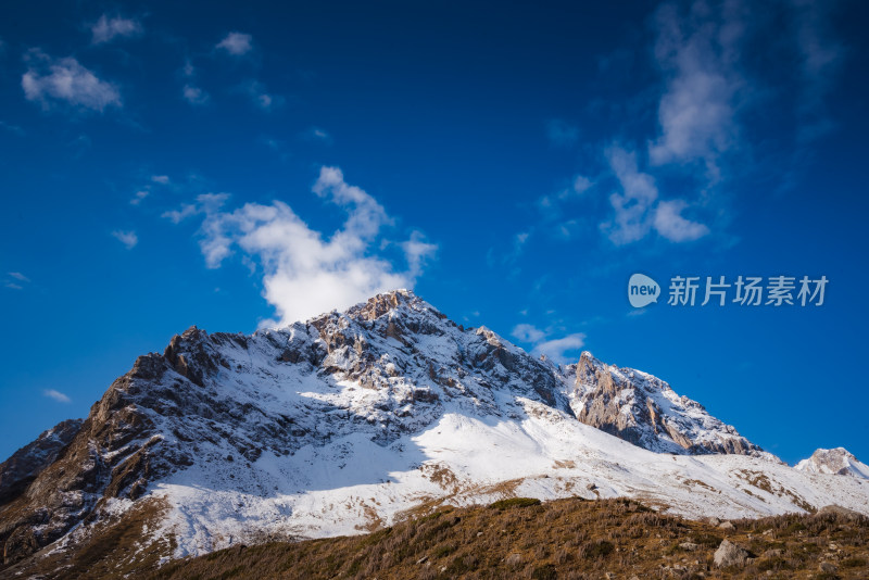 新疆天山山脉雪山山峰