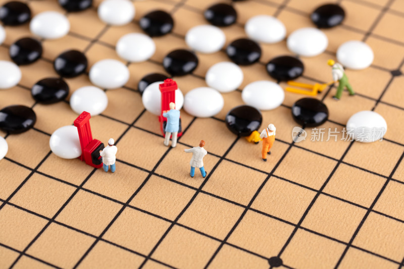 微缩创意搬运棋盘上的棋子