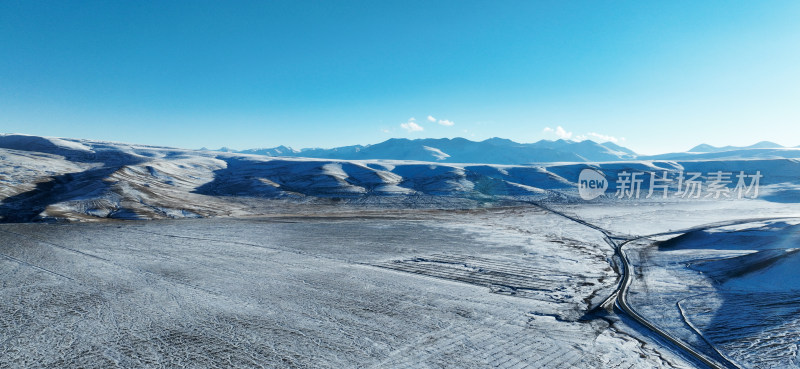 蓝天白云雪山高清摄影图