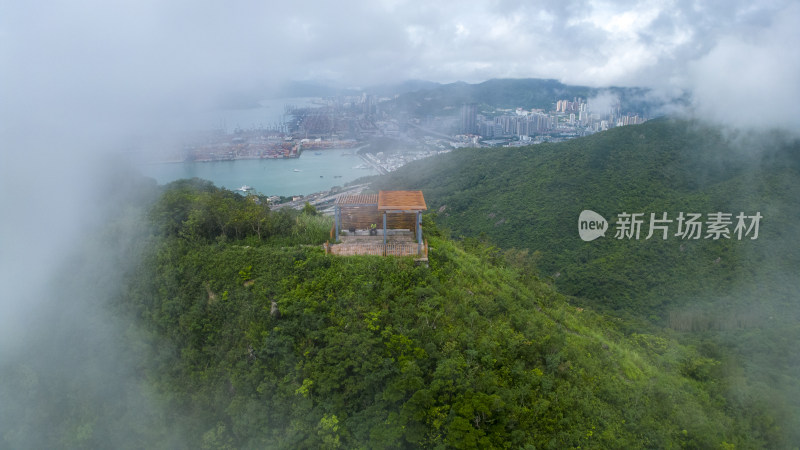 航拍云雾缭绕的深圳盐田菠萝山