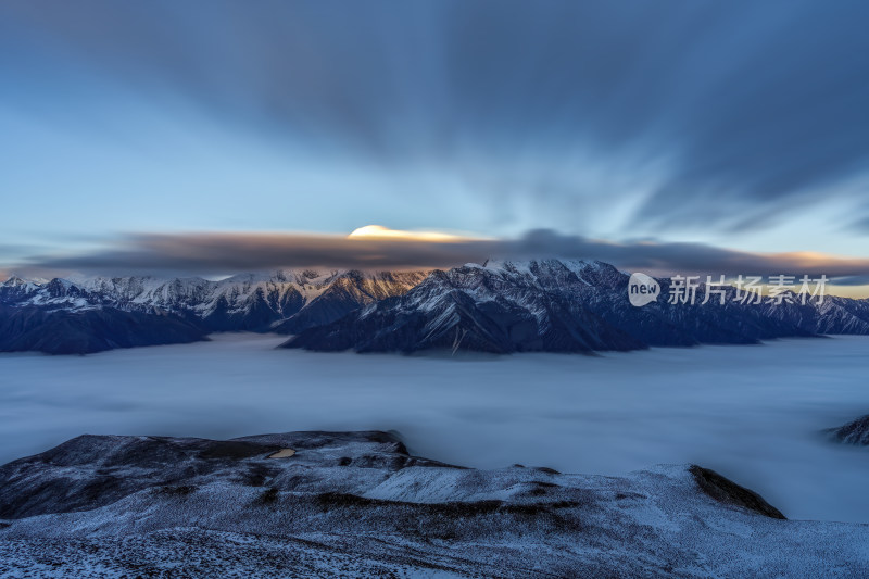 四川甘孜州子梅垭口云海贡嘎雪山日落日出