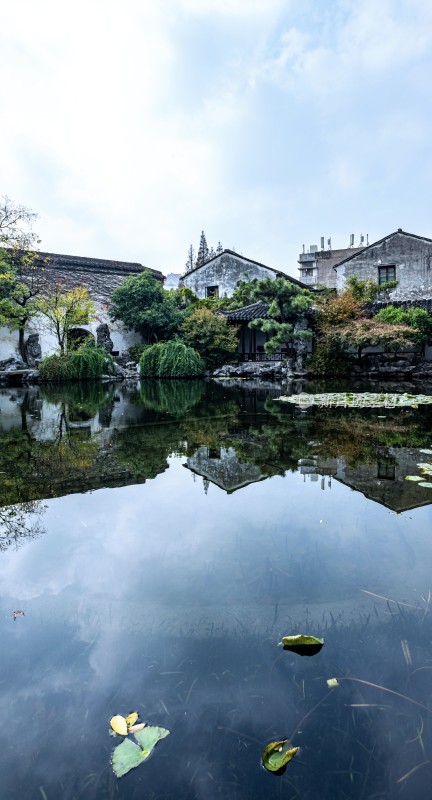 苏州艺圃中式庭院池塘倒影景观