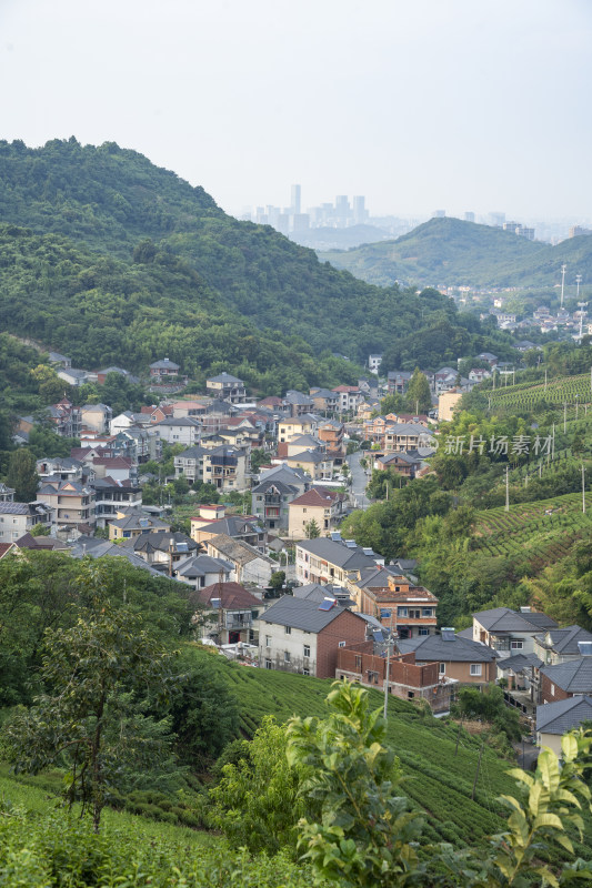 浙江杭州大朗山自然风光，在夕阳下的村庄