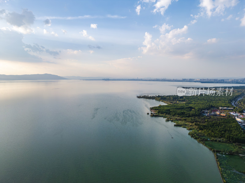 航拍滇池湖畔城市风光