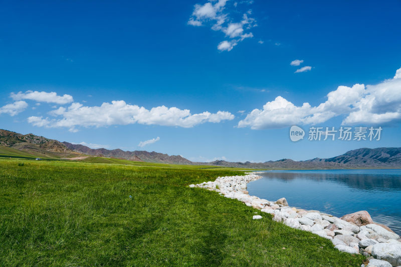 新疆内蒙大草原山脉湖泊湖水自然风光