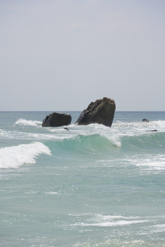 海南三亚万宁日月湾海浪