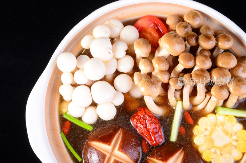 中国菜系之野生菌菌汤火锅