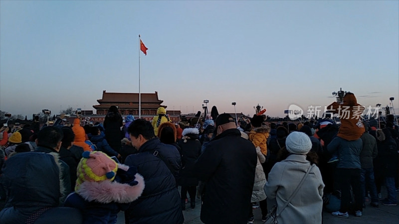 北京天安门升国旗群众