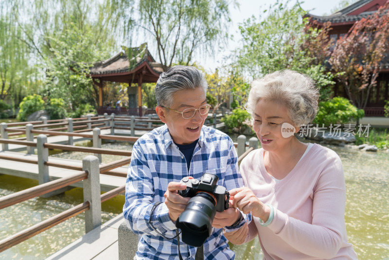 老年夫妻旅游