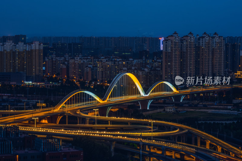 夏季郑州市跨铁路彩虹桥夜景风光