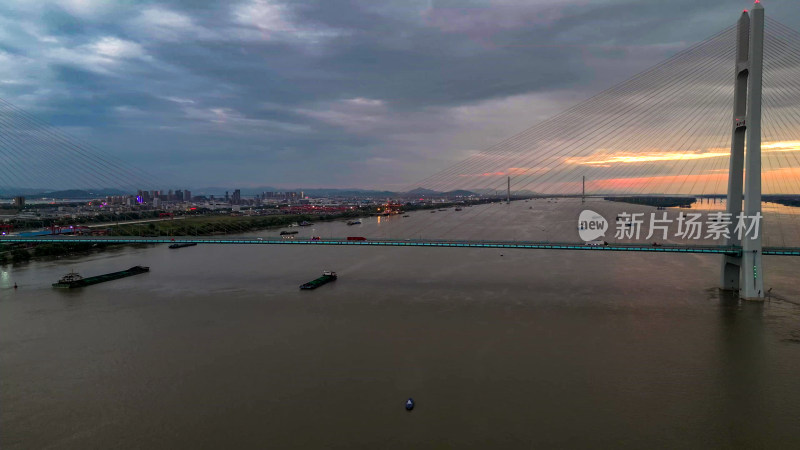 桥梁日落晚霞夕阳航拍图