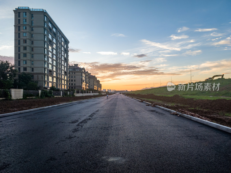 日出时的道路公路