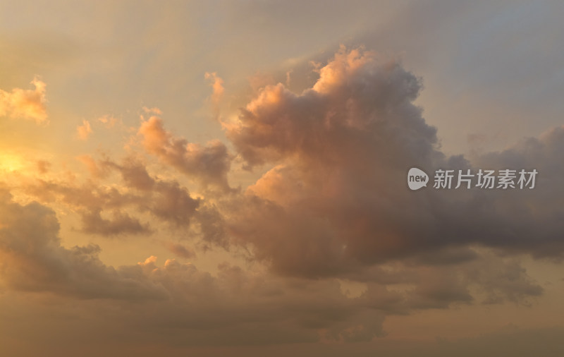 晚霞天空背景素材 金色云层