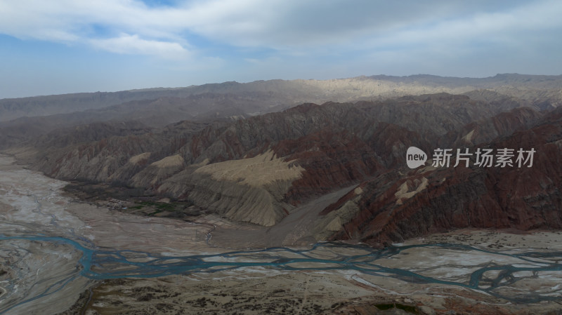 新疆奥依塔克红山谷南疆火焰山航拍