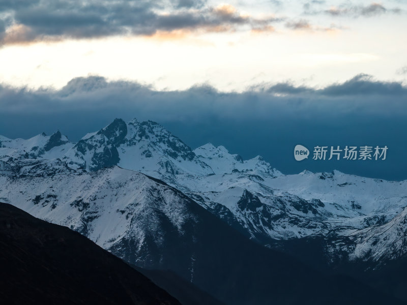 西藏日喀则珠峰东坡嘎玛沟喜马拉雅山脉航拍