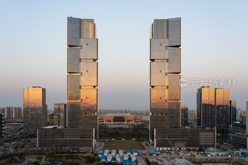 郑州东站西广场日落黄昏城市风光