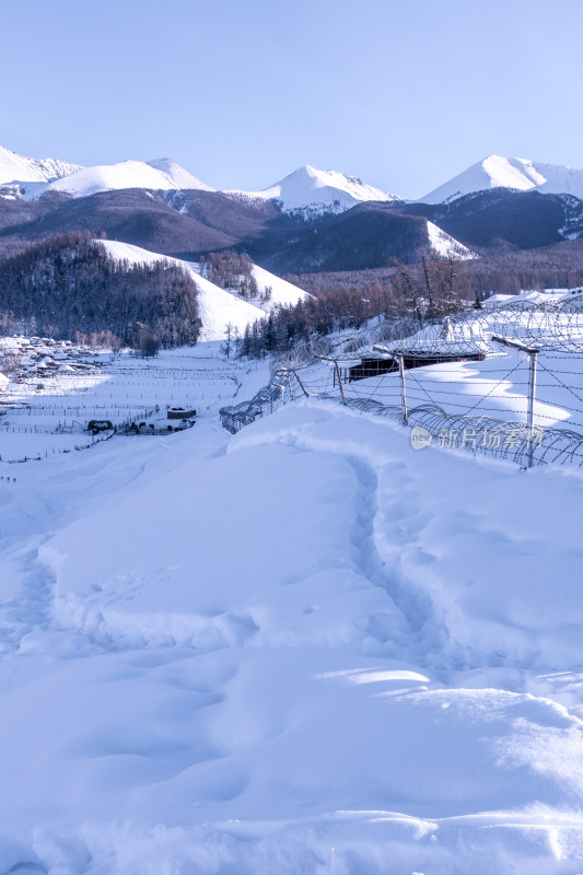 新疆阿勒泰白哈巴村冬季雪景