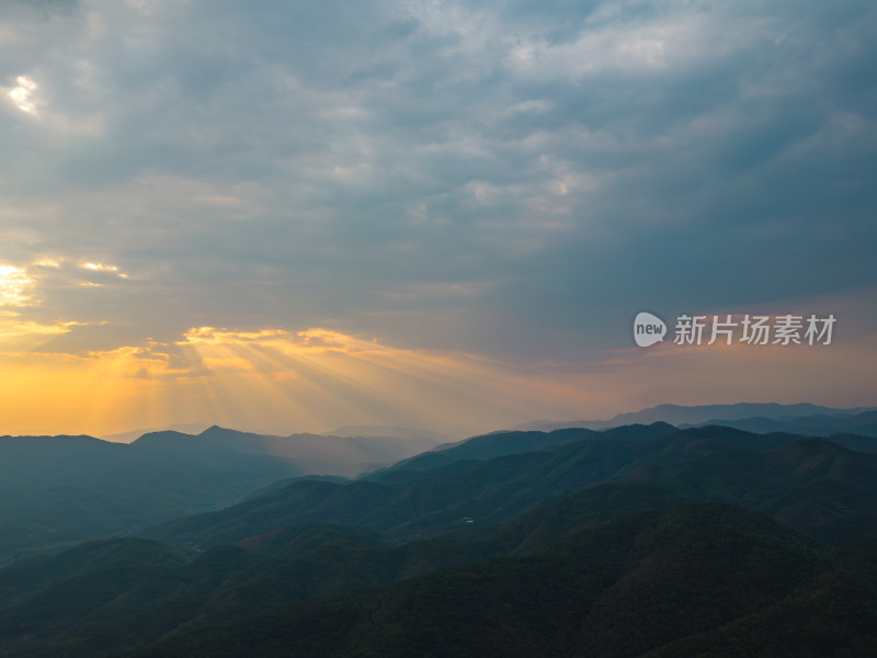 航拍山脉夕阳晚霞自然风光