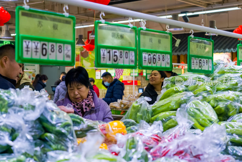 新年春节城市市民年货市场经济消费
