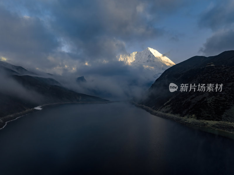 西藏山南洛扎秘境库拉岗日白马林措航拍