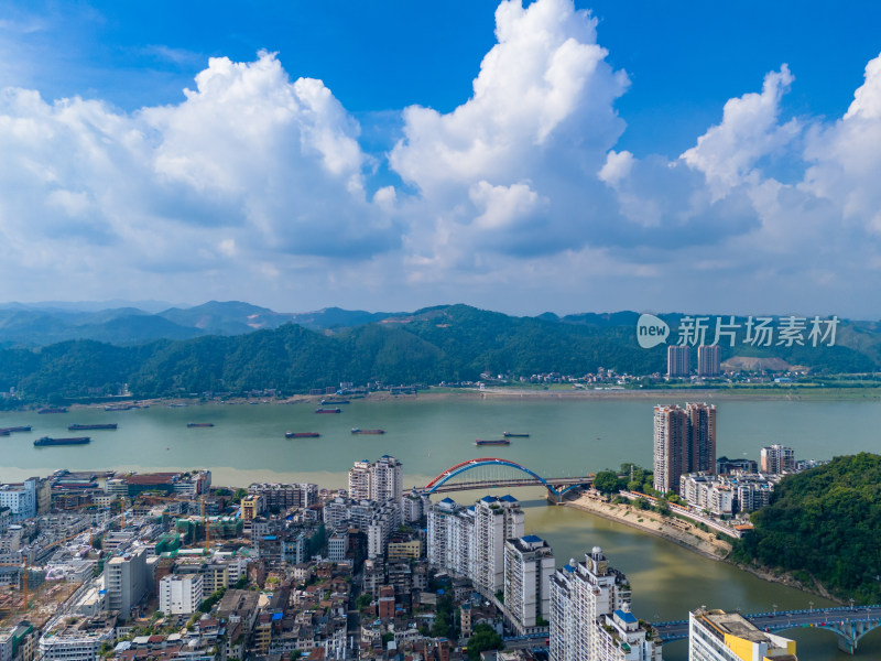 广西梧州城市大景蓝天白云航拍图