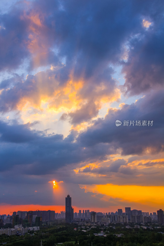 城市氛围感日落剪影