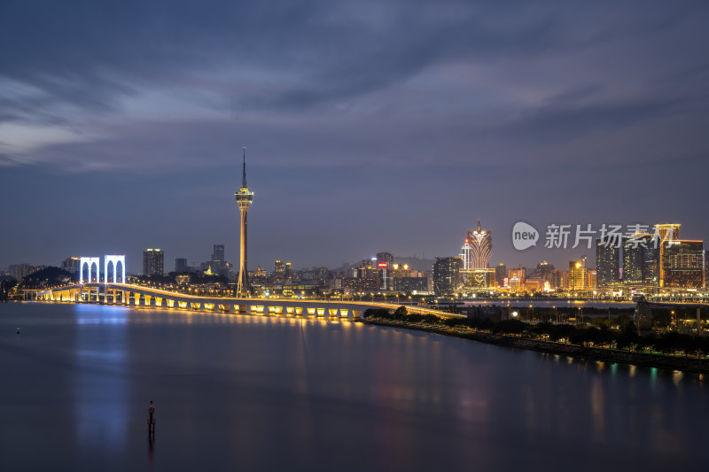 澳门半岛新葡京澳门塔CBD晚霞夜景