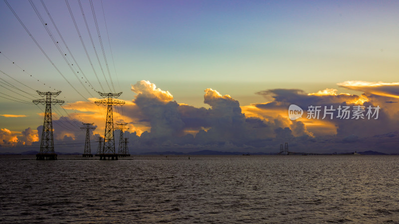 深圳西湾海面上的电网风景