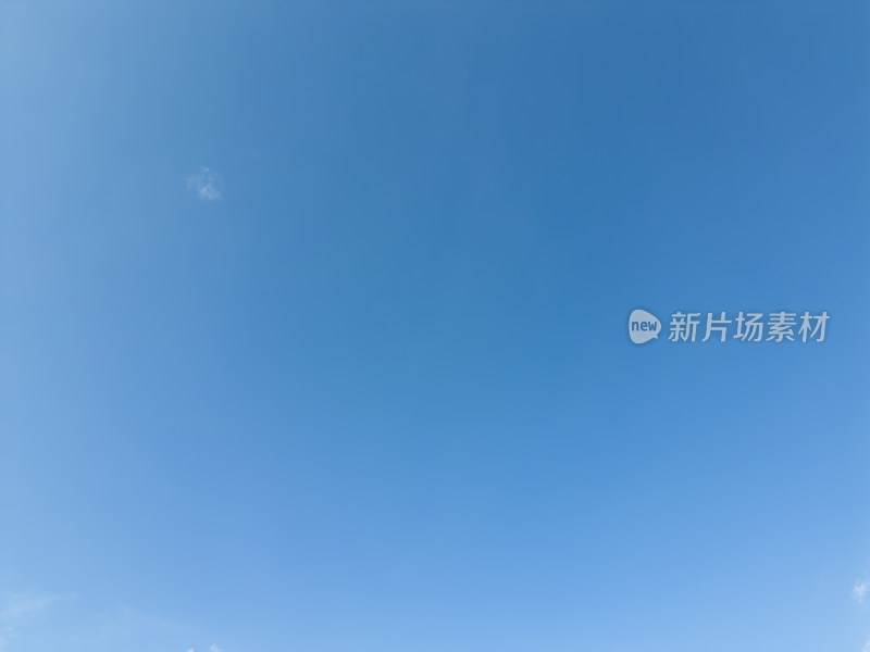 航拍纯净的天空