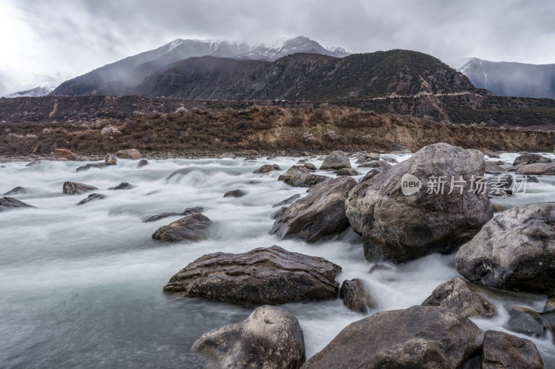 西藏林芝索松村南迦巴瓦峰雪山云海之巅