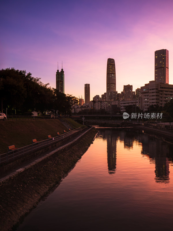 落日晚霞中的深圳城市天际线