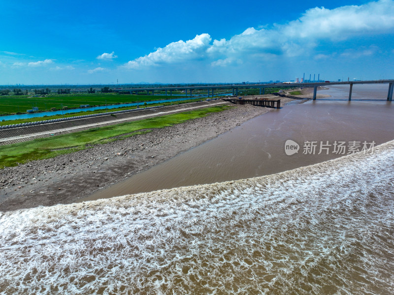 钱塘江潮水航拍