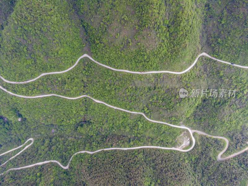 蜿蜒险峻盘山公路航拍摄影图