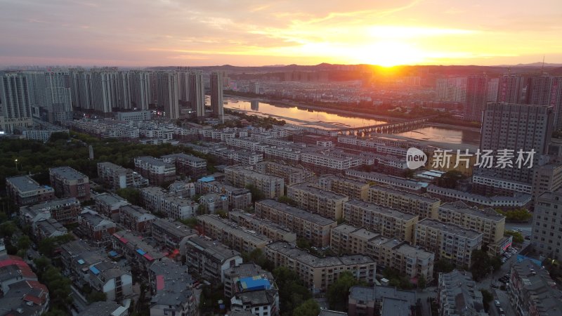 城市日落航拍全景