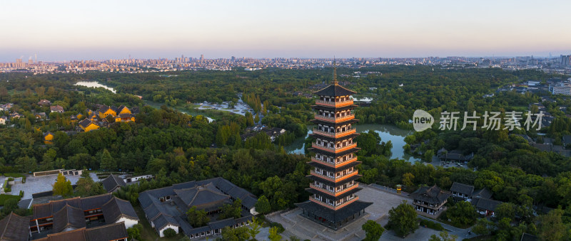 扬州瘦西湖大明寺航拍全景图