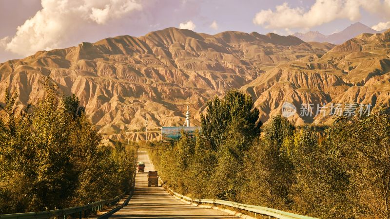 山间公路风景壮阔视野开阔