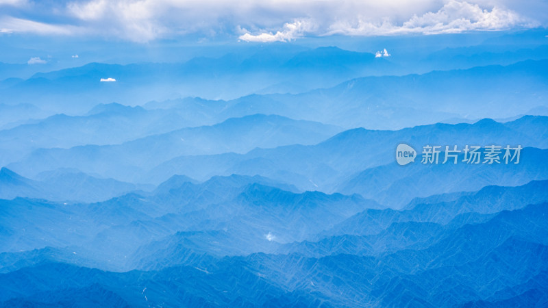 飞机上拍摄的甘南藏族自治州舟曲县的群山