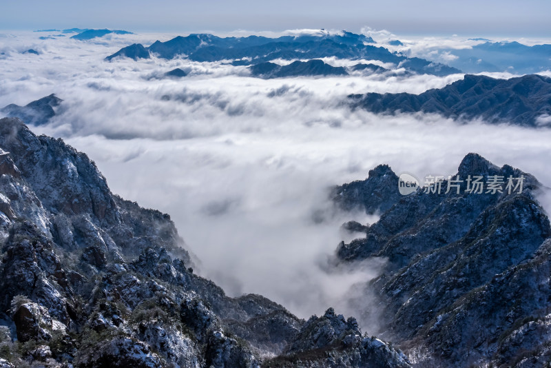 山脉大雪云海航拍辽阔高远壮观背景自然风景