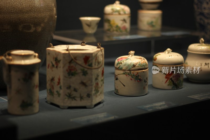 中国传统瓷器鼻烟壶水壶