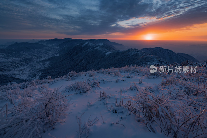 杭州临安太子尖雪景日出