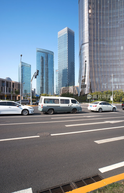 北京市望京商业区的写字楼和街道