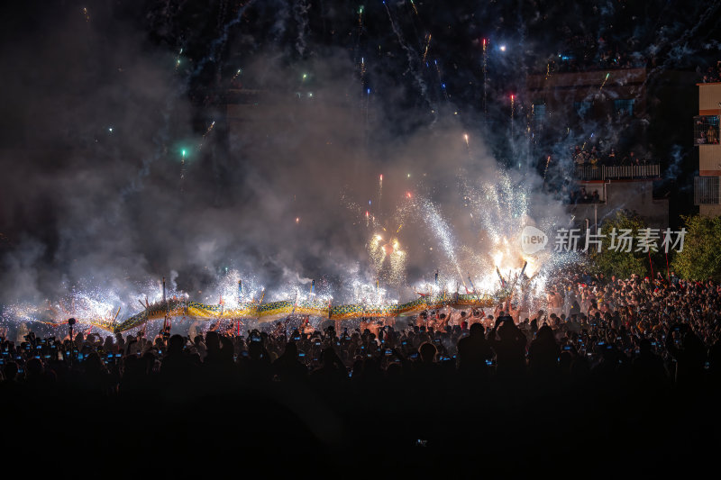 广东梅州中国非遗顺丰火龙狂舞夜焰火龙腾