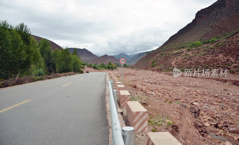 川藏公路318国道西藏地区沿路户外风光
