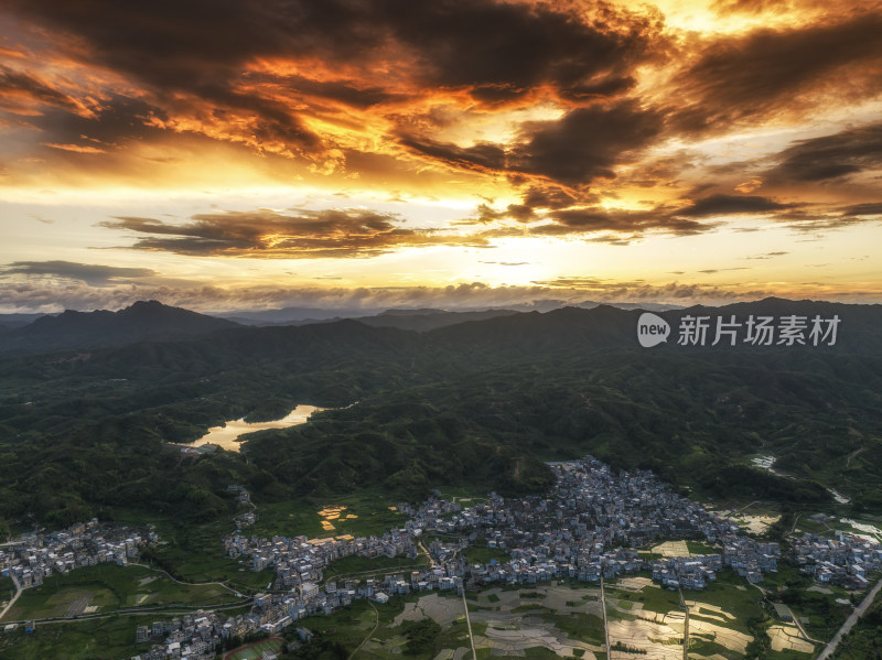 航拍高山云海日出