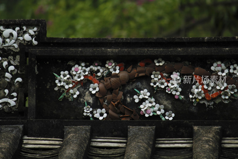 潮州古建筑屋顶精美的雕花装饰