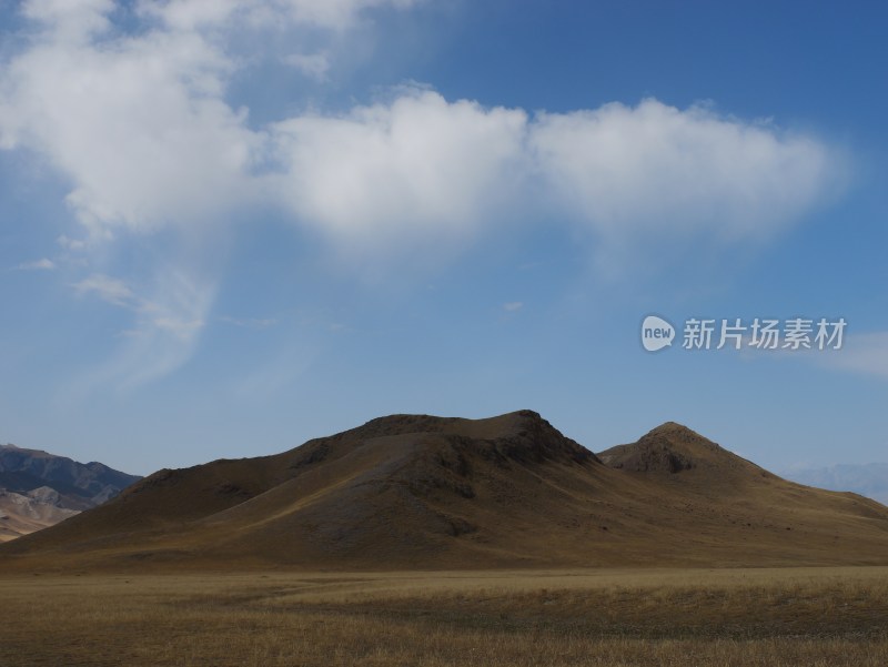 秋天山谷草地