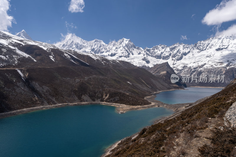 西藏山南洛扎秘境库拉岗日雪山湖泊壮丽景色