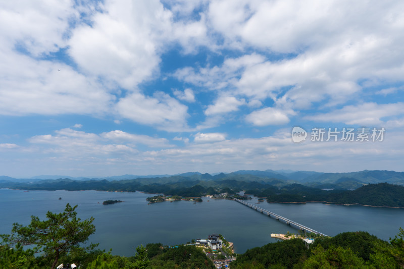 千岛湖天屿山观景台俯瞰千岛湖及千岛湖大桥