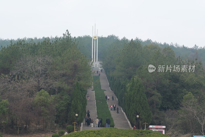 仰天岗纪念碑